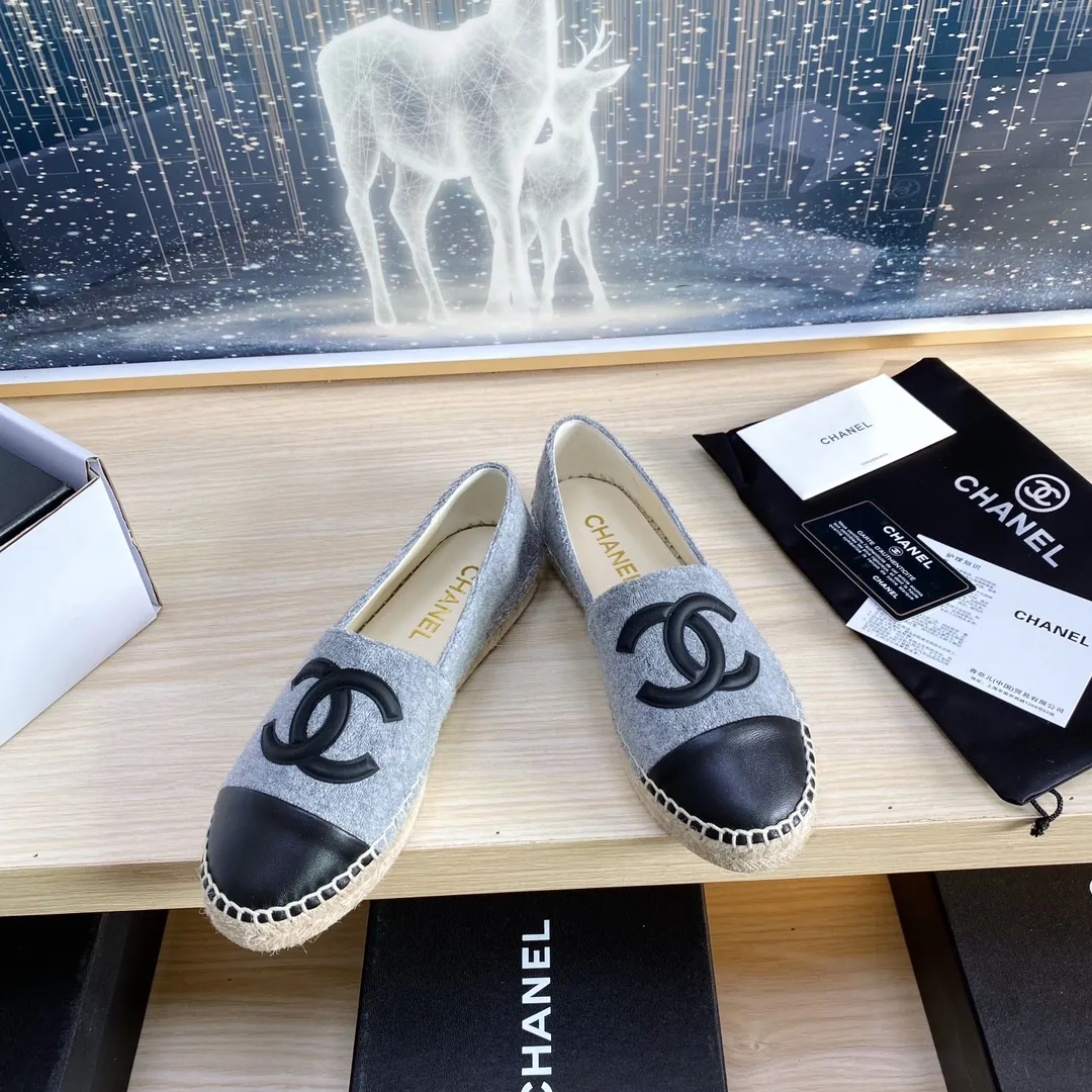 👟👟Ex-factory price 440👟👟 24s new color Chanel ✈️2023s spring and summer new fisherman shoes 😍😍Taikoo Hui purchased three pairs of original development 🐂🐂with purchasing white double-layer outer packaging 🤩Original one-to-one shipment ❗️❗️Code number: 34-42 (34 41 42 customized)